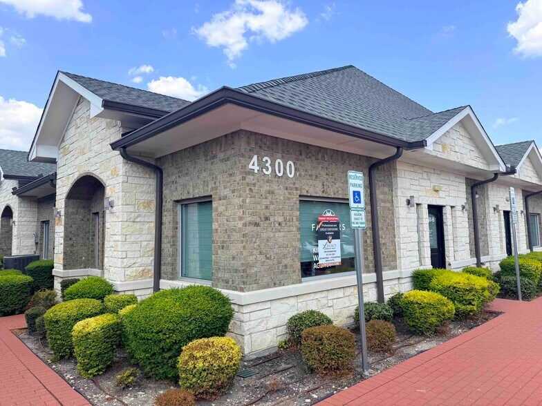 4300 Punjab Way, Frisco, TX à louer - Photo de l’immeuble – Image 3 sur 4