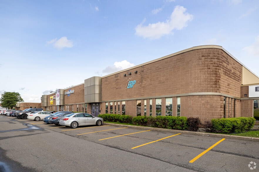 3200-3240 Aut Laval W, Laval, QC à louer - Photo principale – Image 1 sur 4