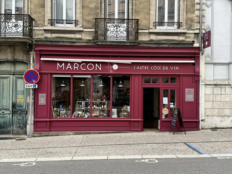 Local d’activités dans Bourg-en-Bresse à louer - Photo de l’immeuble – Image 1 sur 8