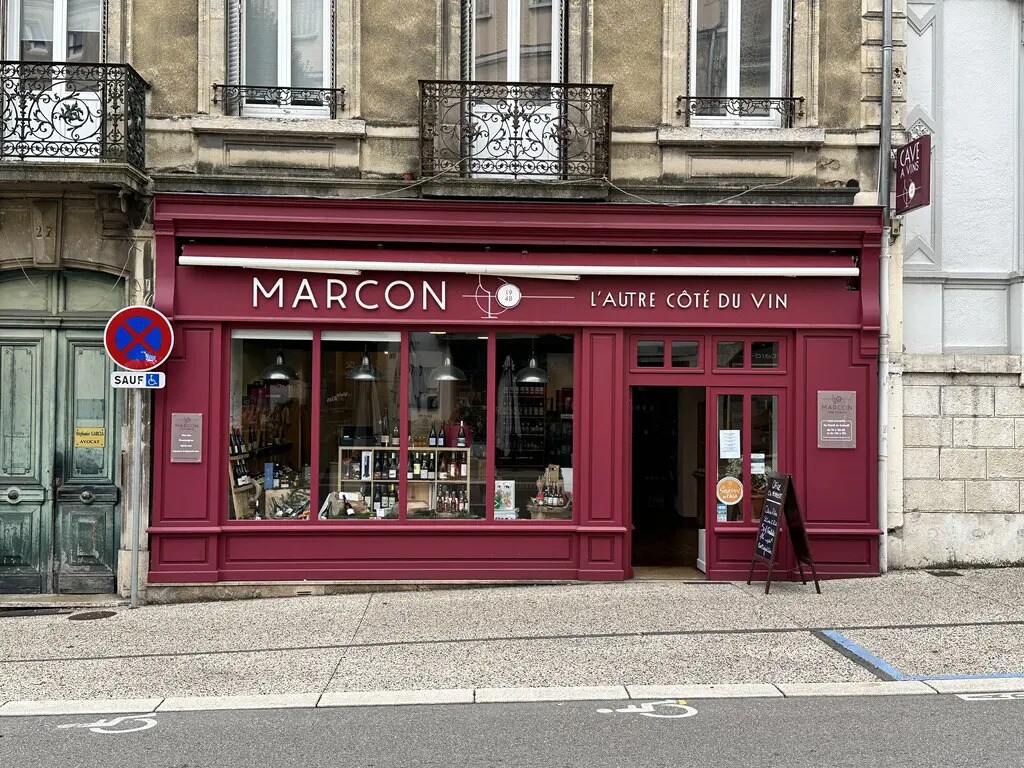 Local d’activités dans Bourg-en-Bresse à louer Photo de l’immeuble– Image 1 sur 9