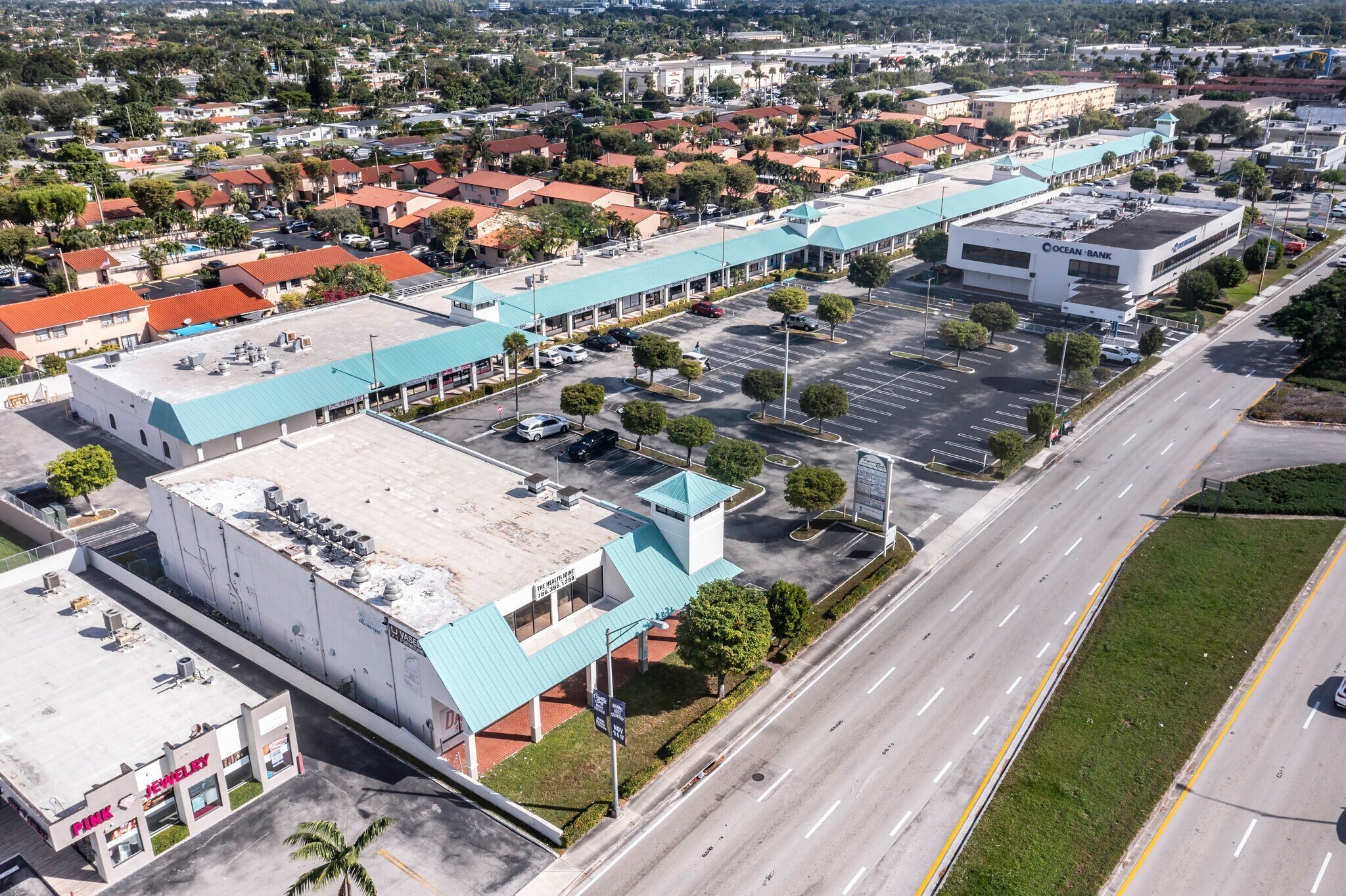 7921-7971 SW 40th St, Miami, FL à louer Photo intérieure– Image 1 sur 2