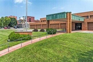 Plus de détails pour 315 S 6th St, Saint Joseph, MO - Sports et loisirs à vendre