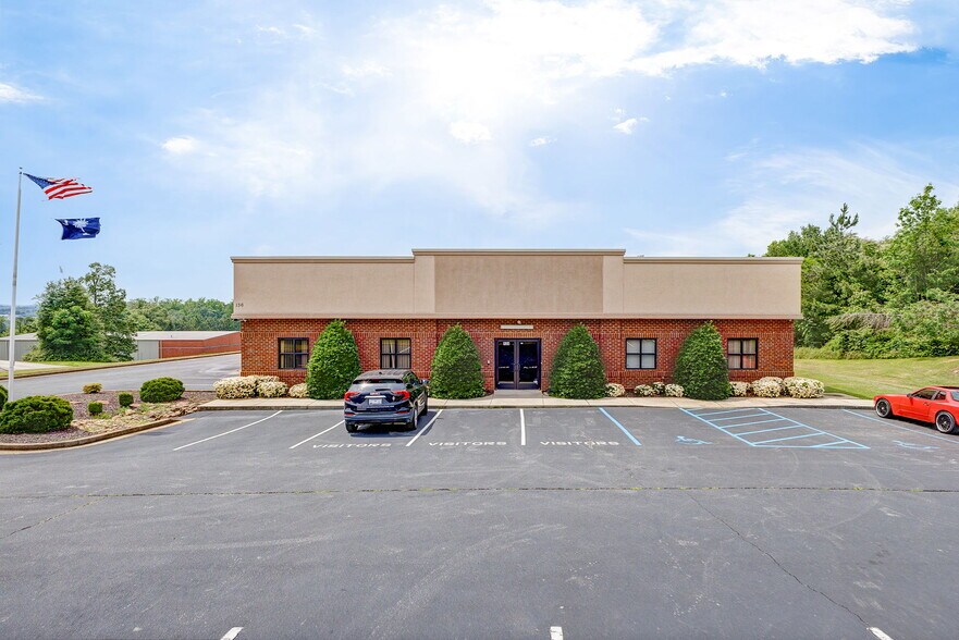 136 Johns Rd, Greer, SC à louer - Photo de l’immeuble – Image 2 sur 6