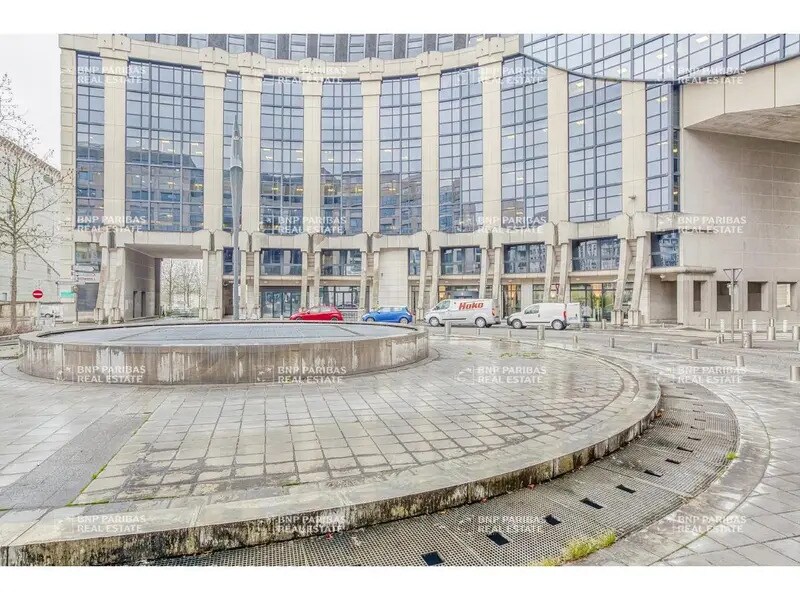 15 Place Georges Pompidou, Montigny-le-Bretonneux à louer Photo de l’immeuble– Image 1 sur 16