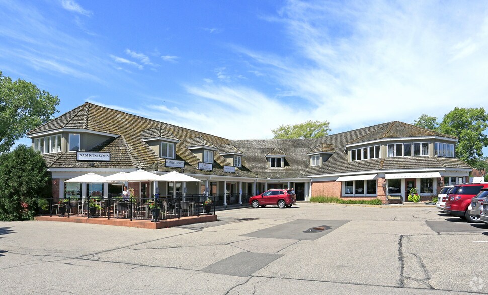 744-810 Lake St E, Wayzata, MN à louer - Photo principale – Image 1 sur 17