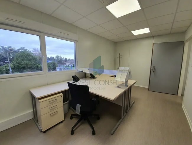 Plus de détails pour Local d’activités à vendre