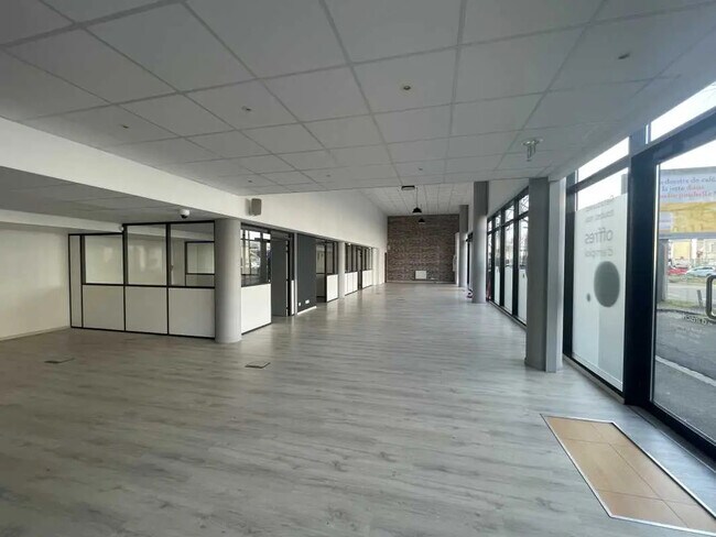 Plus de détails pour Local commercial à vendre