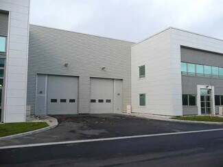 Plus de détails pour 47 Bis Rue Du Commandant Rolland, Le Bourget - Bureau, Local d'activités à louer