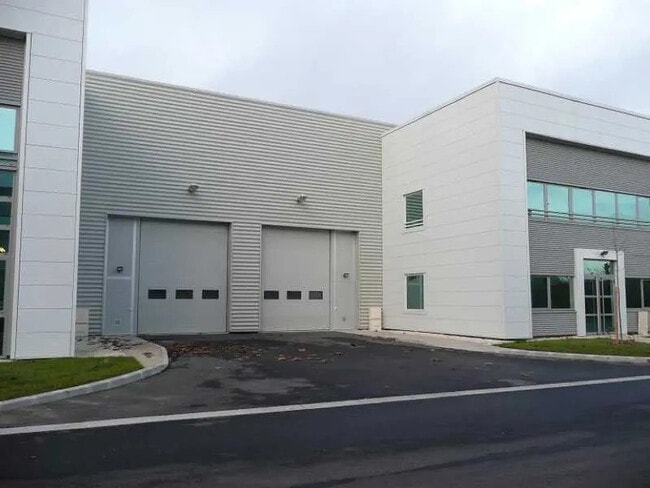 Plus de détails pour 47 Bis Rue Du Commandant Rolland, Le Bourget - Bureau, Local d'activités à louer