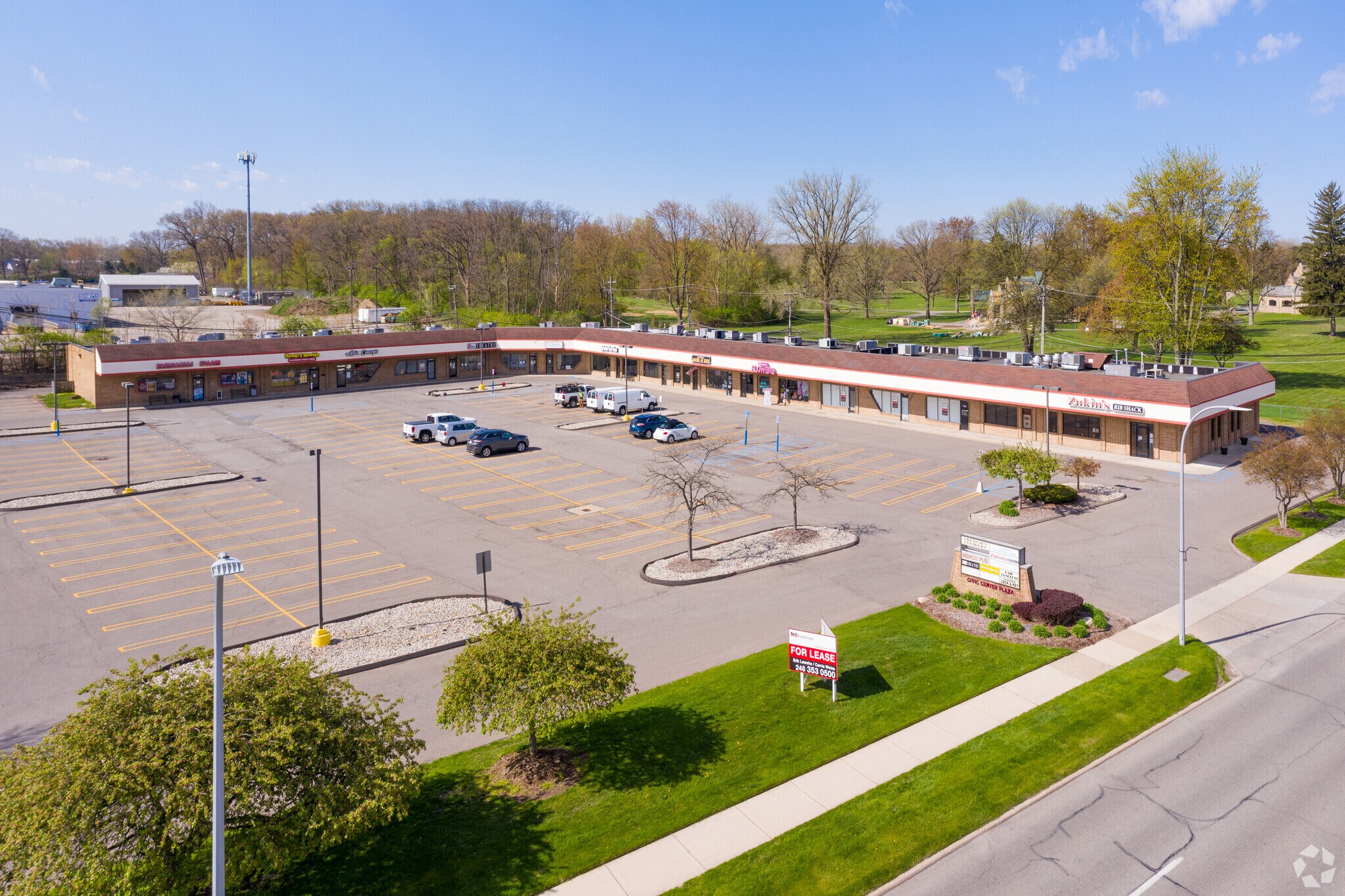 33653-33897 Five Mile Rd, Livonia, MI à louer Photo de l’immeuble– Image 1 sur 10