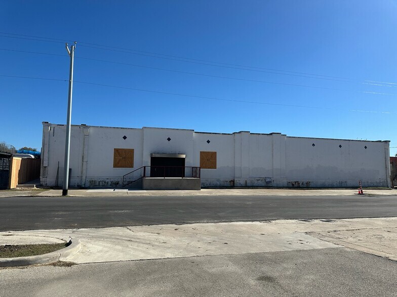 1115 N Bowie St, Seguin, TX à louer - Photo de l’immeuble – Image 3 sur 5