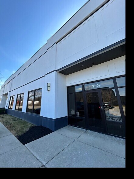 750 Cross Pointe Rd, Gahanna, OH à louer - Photo de l’immeuble – Image 2 sur 5