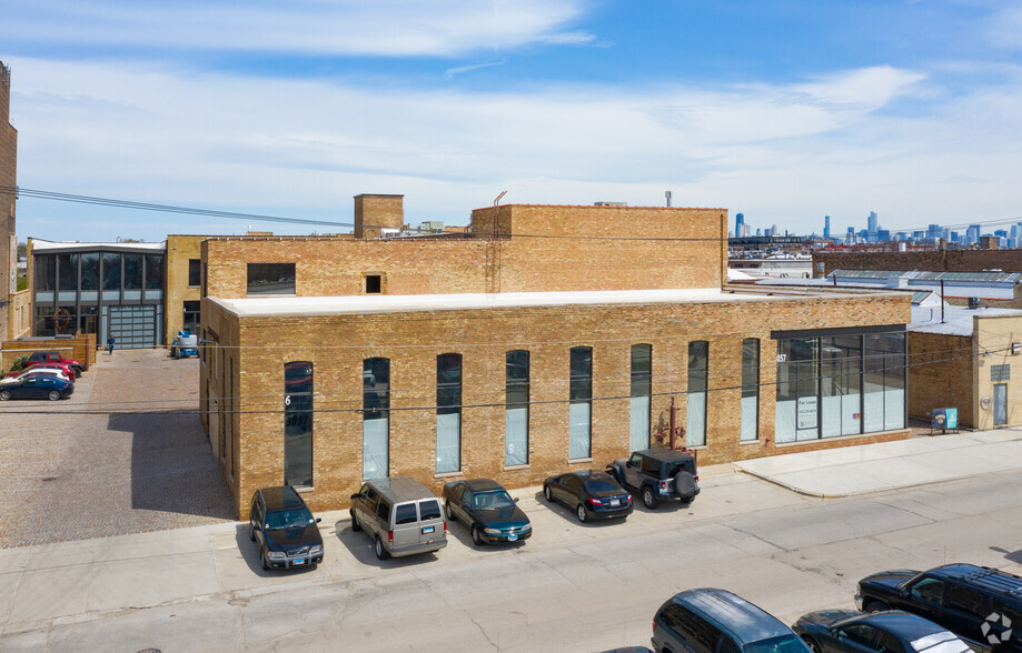 3057 N Rockwell St, Chicago, IL à louer - Photo de l’immeuble – Image 2 sur 6