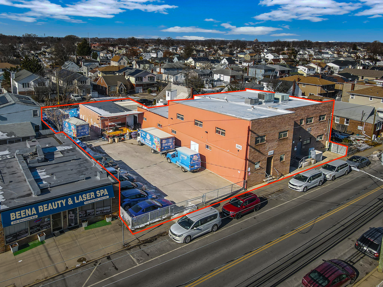 200 Meacham Ave, Elmont, NY à vendre - Photo de l’immeuble – Image 1 sur 6
