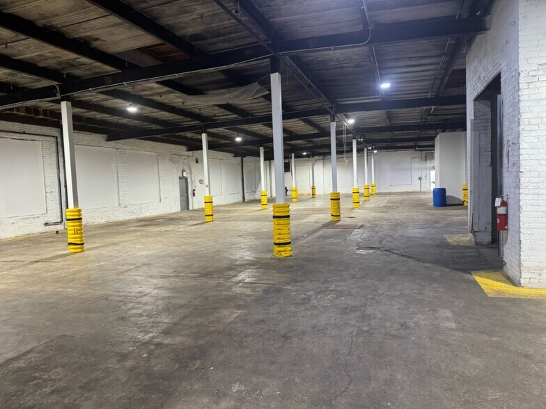 822 W Exchange Ave, Chicago, IL à louer - Photo de l’immeuble – Image 3 sur 6