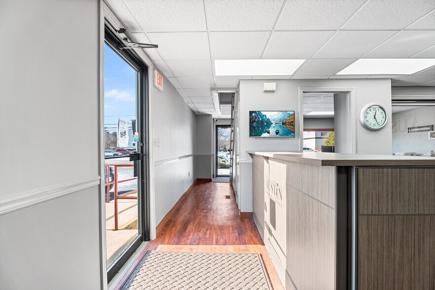 293 Bedford St, Whitman, MA à vendre - Photo de l’immeuble – Image 3 sur 25
