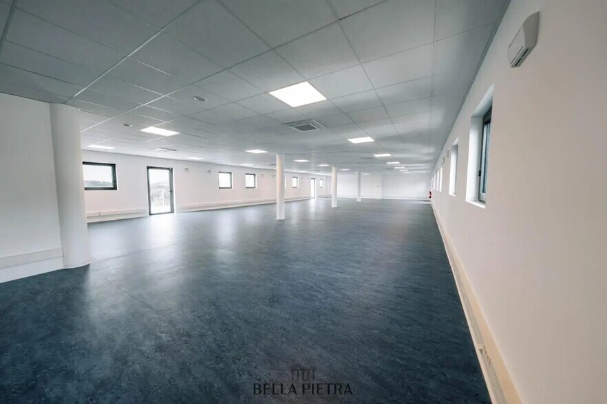 Bureau dans Saint-Clément-de-Rivière à vendre - Photo intérieure – Image 3 sur 11