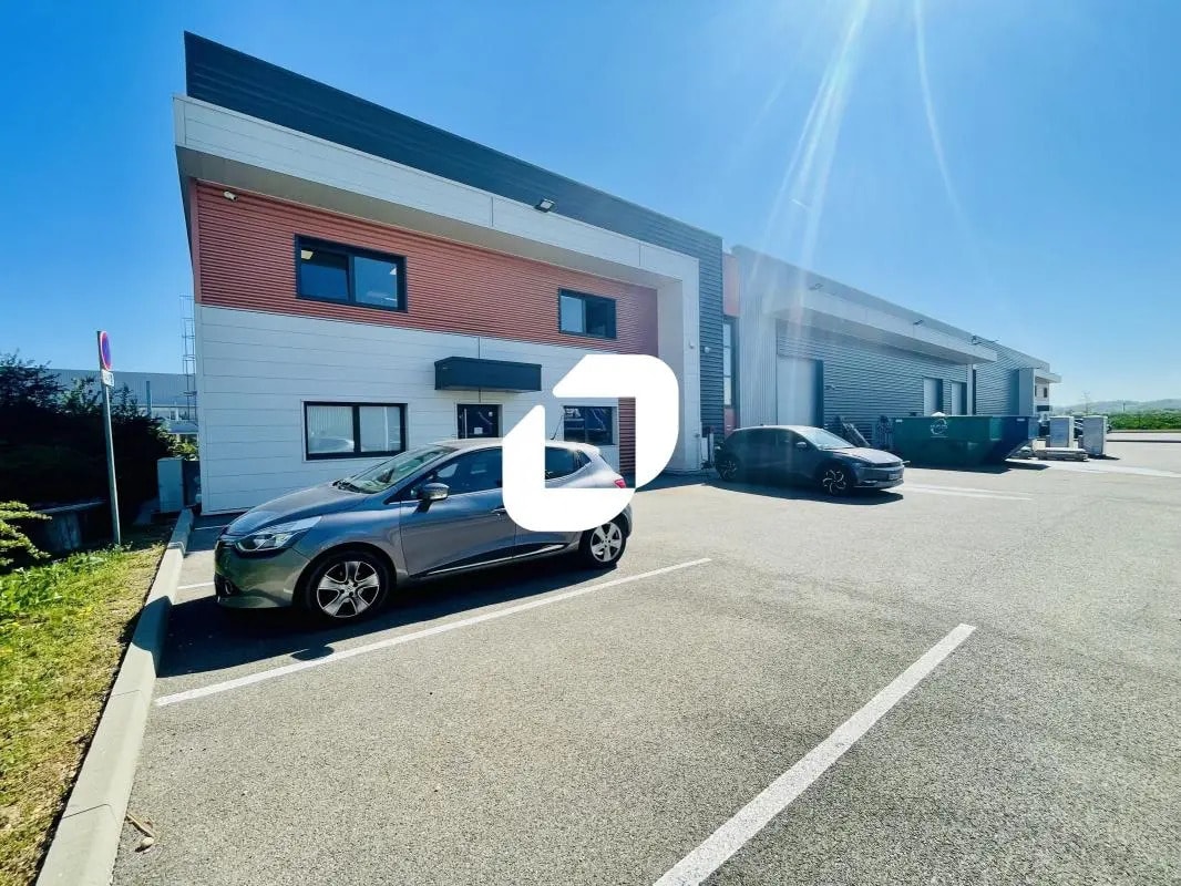 Avenue Henri Schneider, Jonage à louer Photo de l’immeuble– Image 1 sur 15