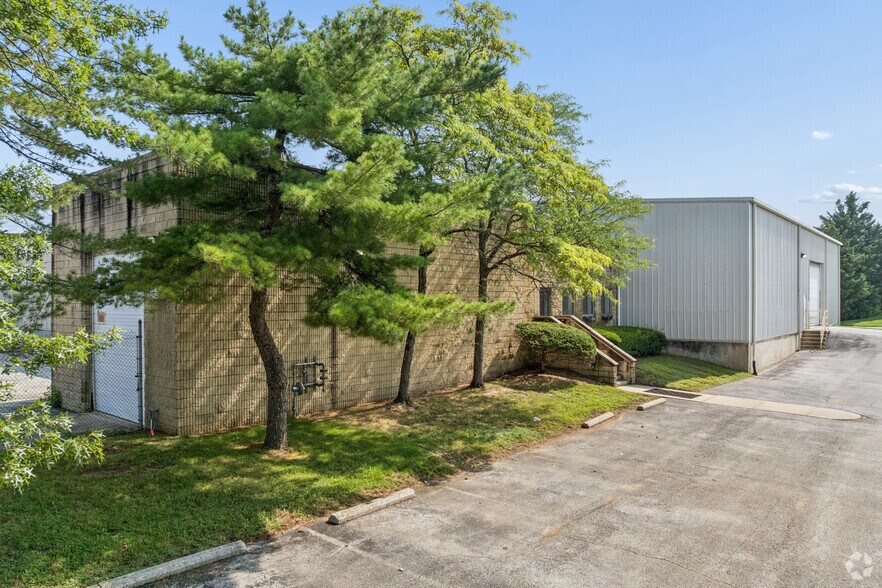 3 McCullough Dr, New Castle, DE à louer - Photo de l’immeuble – Image 3 sur 5
