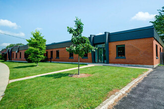 340-390 Saskatoon St, London, ON à louer Photo de l’immeuble– Image 1 sur 3