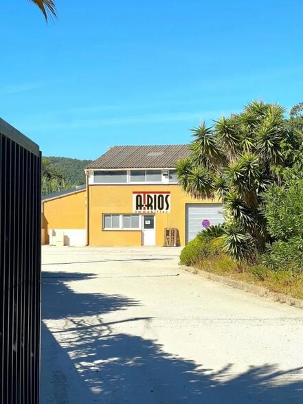 Local d'activités dans Hyères à vendre - Photo de l’immeuble – Image 2 sur 11