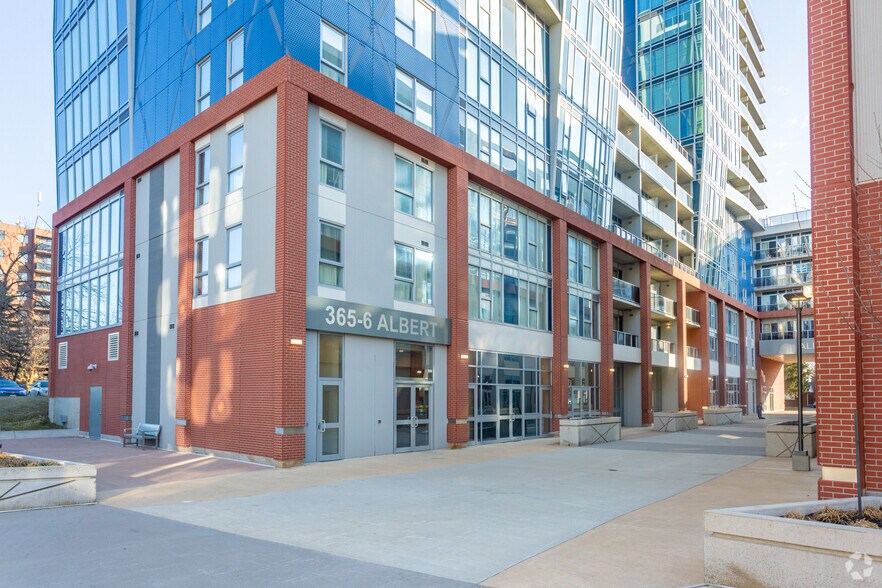 365 Albert St, Waterloo, ON à louer - Photo de l’immeuble – Image 3 sur 6