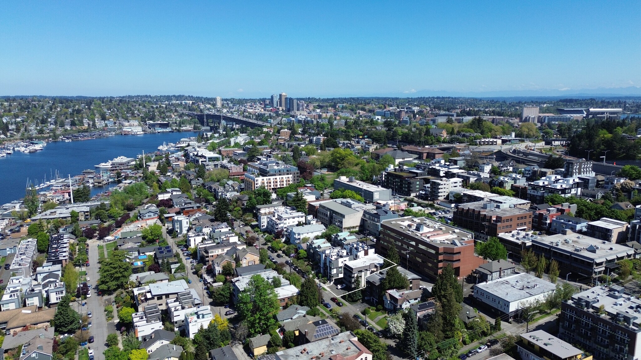 2318 Yale Ave E, Seattle, WA à vendre Photo principale– Image 1 sur 24