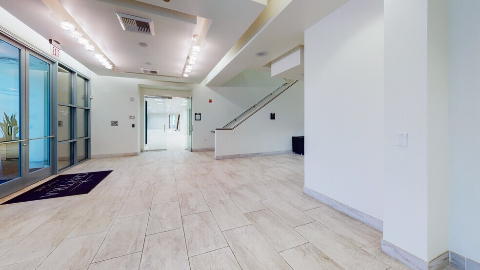 8379 W Sunset Rd, Las Vegas, NV à vendre - Hall d’entrée – Image 2 sur 12