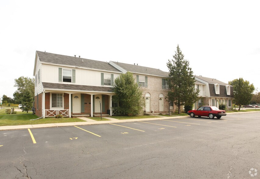 8059 McDermitt Dr, Davison, MI à vendre - Photo principale – Image 1 sur 6
