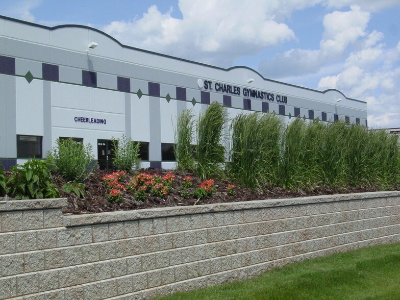 720 N 17th St, St Charles, IL à louer - Photo principale – Image 1 sur 13
