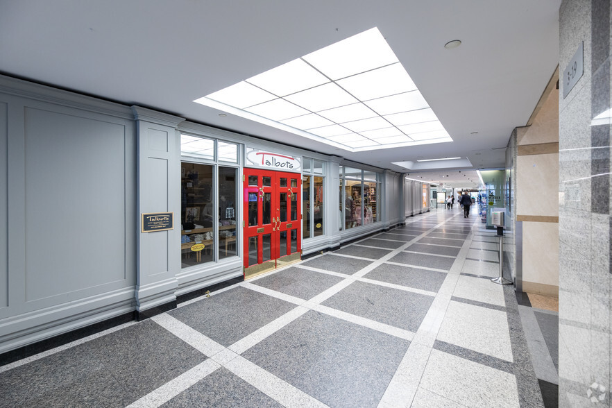 2 Bloor St W, Toronto, ON à louer - Hall d’entrée – Image 2 sur 53