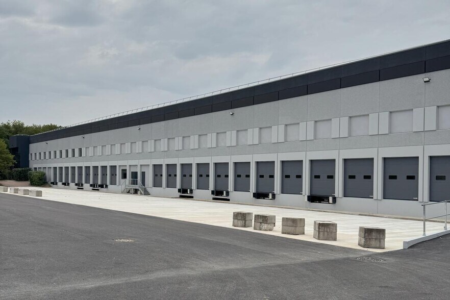 Industriel/Logistique dans Lisses à louer - Photo de l’immeuble – Image 1 sur 13