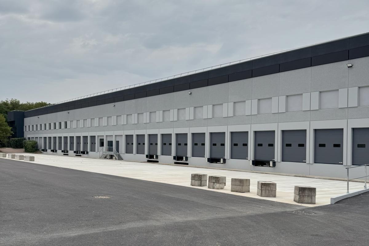 Industriel/Logistique dans Lisses à louer Photo de l’immeuble– Image 1 sur 14