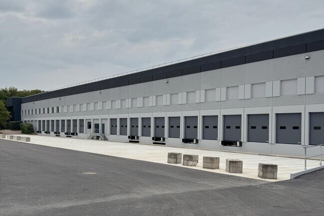 Plus de détails pour Industriel/Logistique à louer