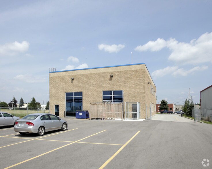 82 Healey Rd, Caledon, ON à louer - Photo de l’immeuble – Image 1 sur 1