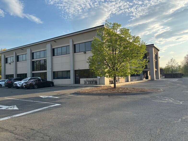 265 Benton Dr, East Longmeadow, MA à louer - Photo de l’immeuble – Image 2 sur 6