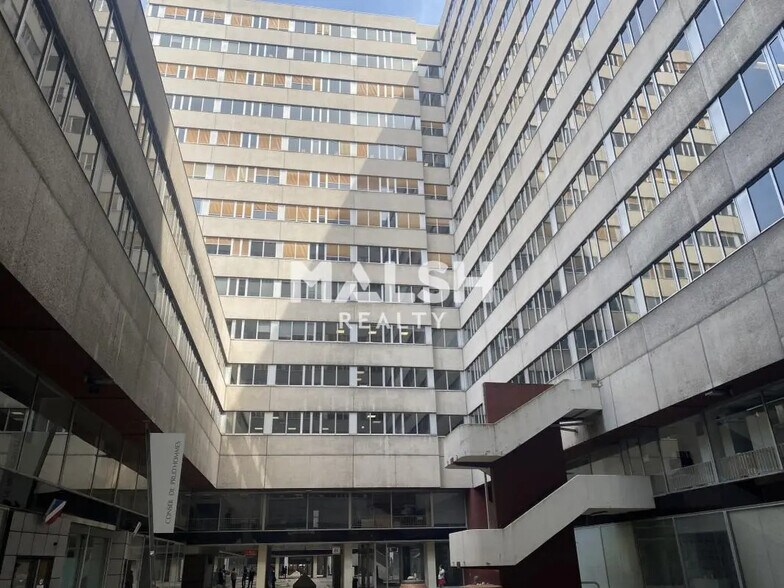 Bureau dans Lyon à louer - Photo de l’immeuble – Image 1 sur 11