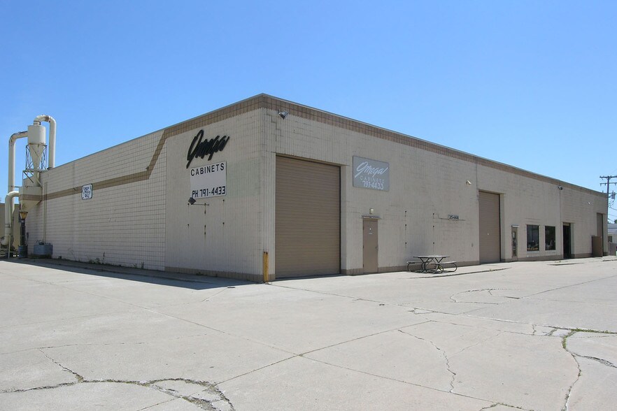 35468 Groesbeck Hwy, Clinton Township, MI à louer - Photo de l’immeuble – Image 2 sur 44
