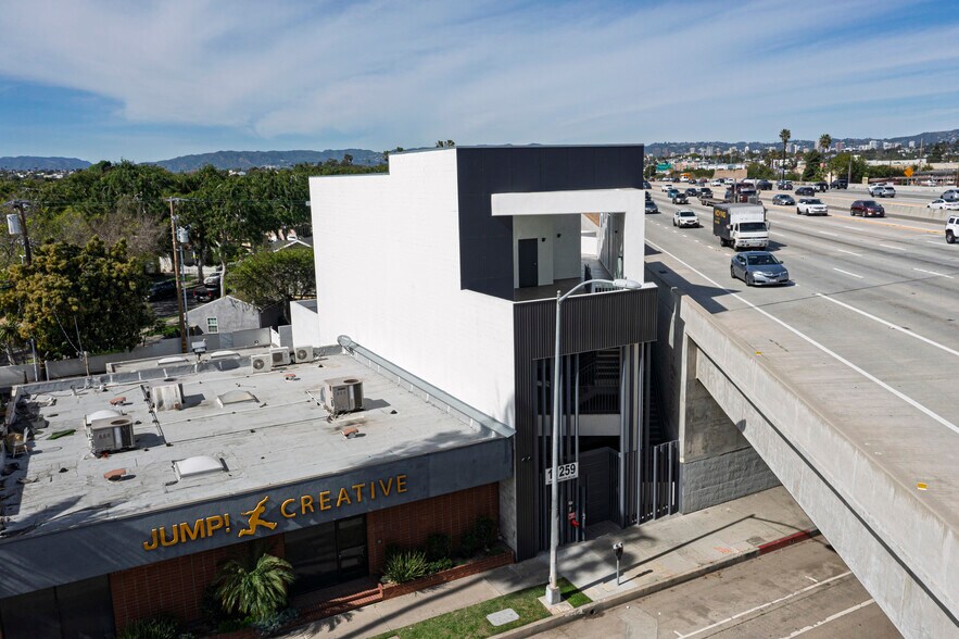 11259 Washington Blvd, Culver City, CA à louer - Photo de l’immeuble – Image 2 sur 21