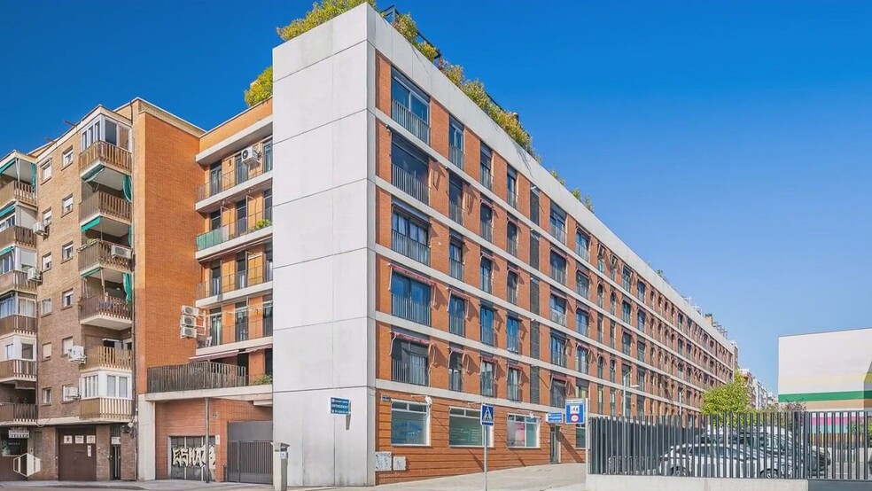 Local commercial dans Madrid, Madrid à louer - Vidéo sur l’annonce professionnelle – Image 1 sur 1