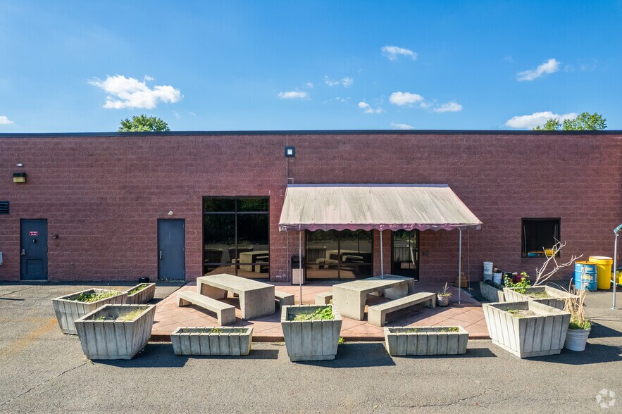 200 Horizon Dr, Hamilton, NJ à louer - Photo de l’immeuble – Image 3 sur 9