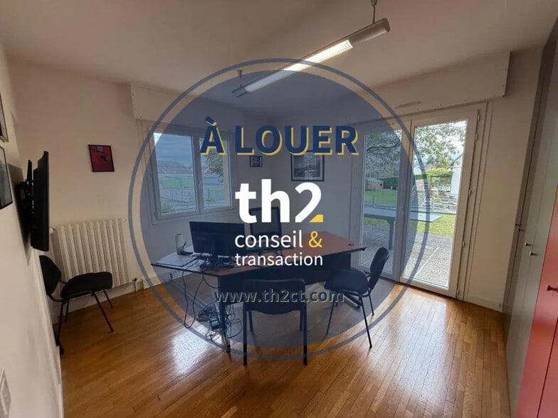 Bureau dans Torigny-les-Villes à louer - Photo de l’immeuble – Image 3 sur 5