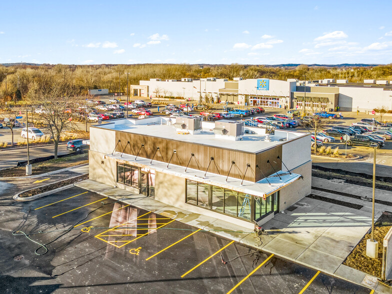 1280 W Main St, Whitewater, WI à vendre - Photo de l’immeuble – Image 1 sur 35
