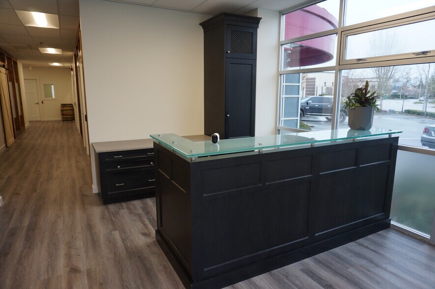 18515 53rd Ave, Surrey, BC à louer - Photo intérieure – Image 2 sur 15