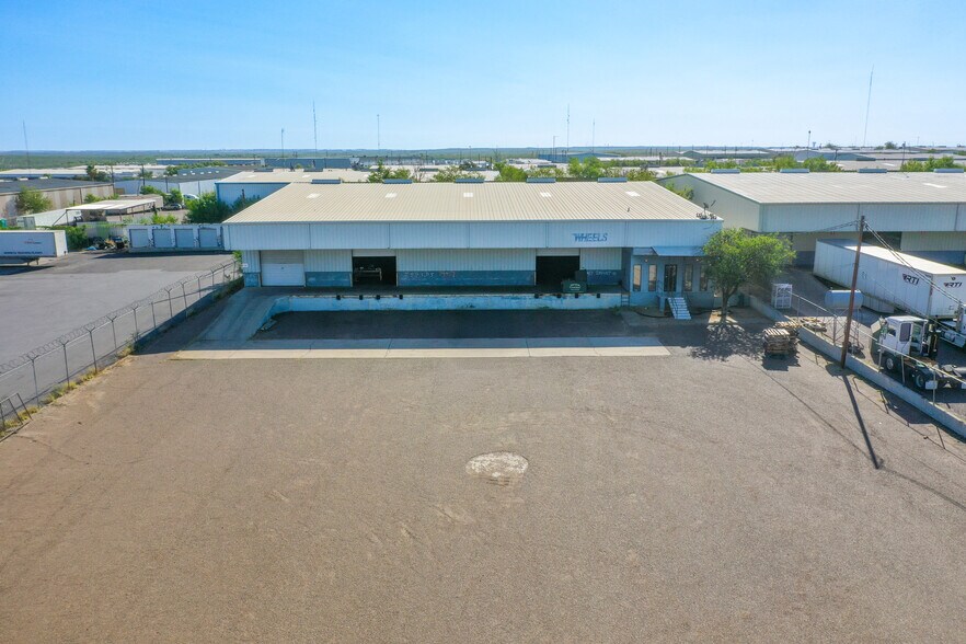 14415 Import Rd, Laredo, TX à louer - Photo de l’immeuble – Image 1 sur 38