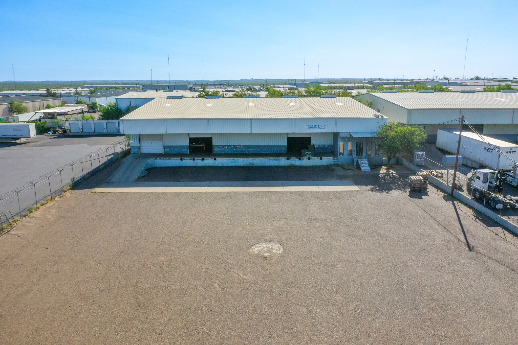 14415 Import Rd, Laredo, TX à louer Photo de l’immeuble– Image 1 sur 39