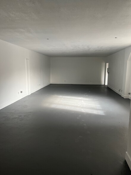 4444 York Blvd, Los Angeles, CA à louer - Photo intérieure – Image 3 sur 18