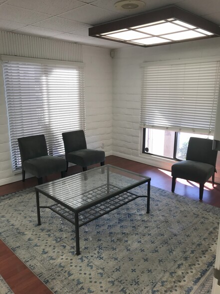 178 S Victoria Ave, Ventura, CA à louer - Photo intérieure – Image 2 sur 26
