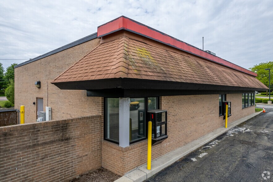 920 Lake St, Roselle, IL à louer - Photo de l’immeuble – Image 3 sur 6