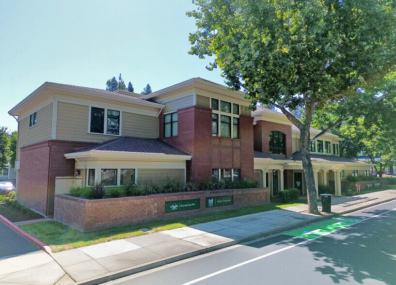 630 San Ramon Valley Blvd, Danville, CA à louer - Photo de l’immeuble – Image 3 sur 6